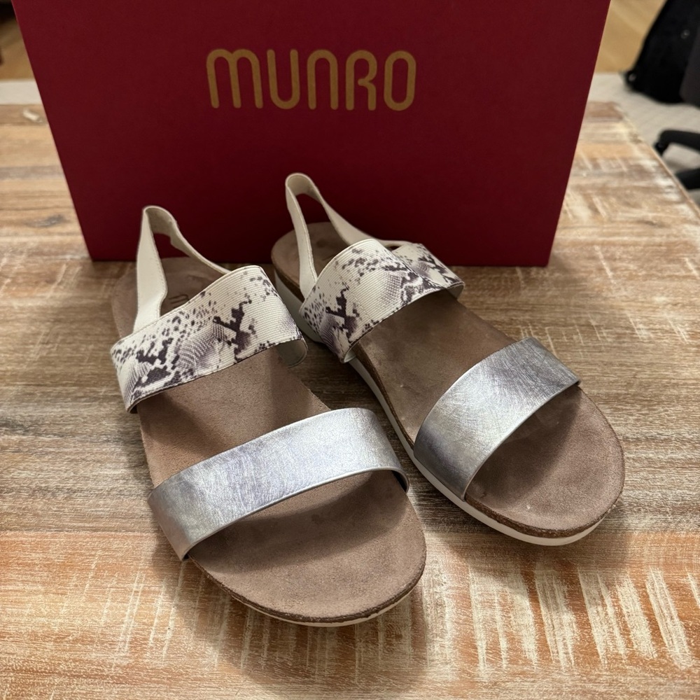 Munro Women’s Silver & Snake Print Sandals, size 10.5 WW
